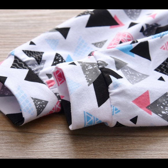 Baby Outfit set (top/pants/headband) 3-6mos old - Picture 6 of 6